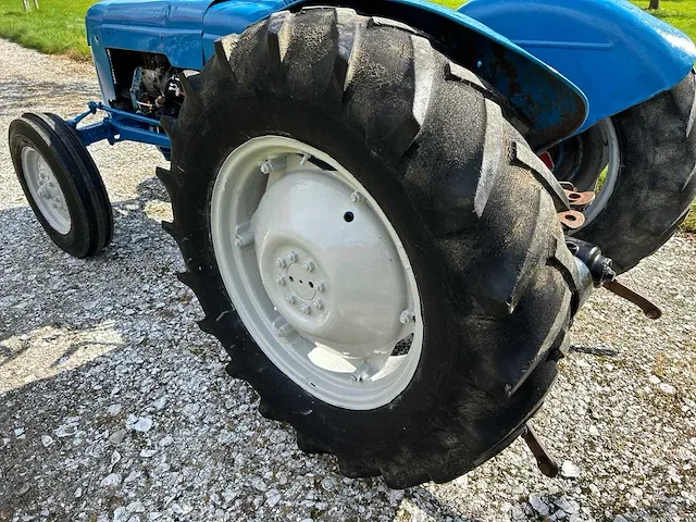 Fordson dexta oldtimer tractor - afbeelding 6 van  20