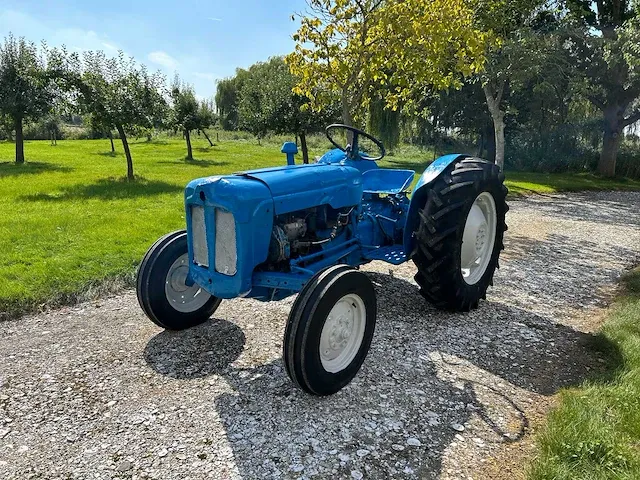Fordson dexta oldtimer tractor - afbeelding 12 van  20