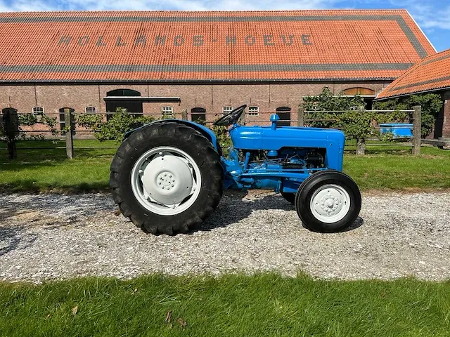 Fordson dexta oldtimer tractor - afbeelding 15 van  20