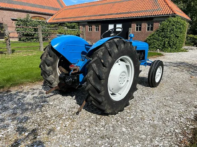 Fordson dexta oldtimer tractor - afbeelding 16 van  20