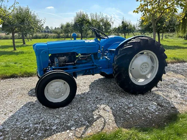 Fordson dexta oldtimer tractor - afbeelding 18 van  20
