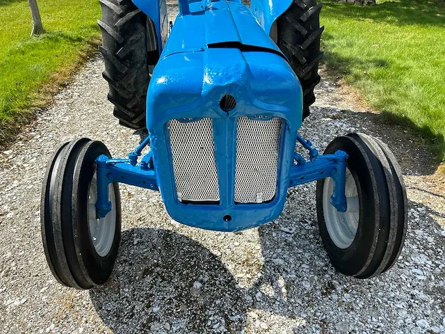 Fordson dexta oldtimer tractor - afbeelding 19 van  20