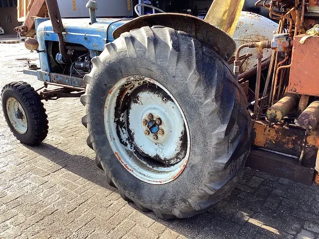 Fordson major oldtimer tractor - afbeelding 21 van  24