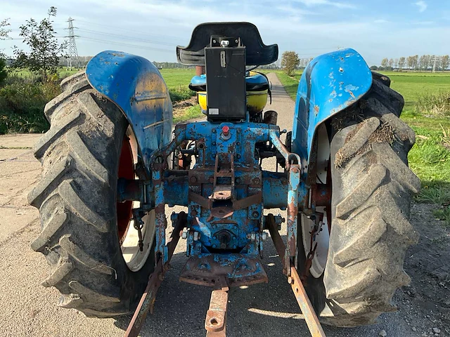 Fordson major oldtimer tractor - afbeelding 17 van  21