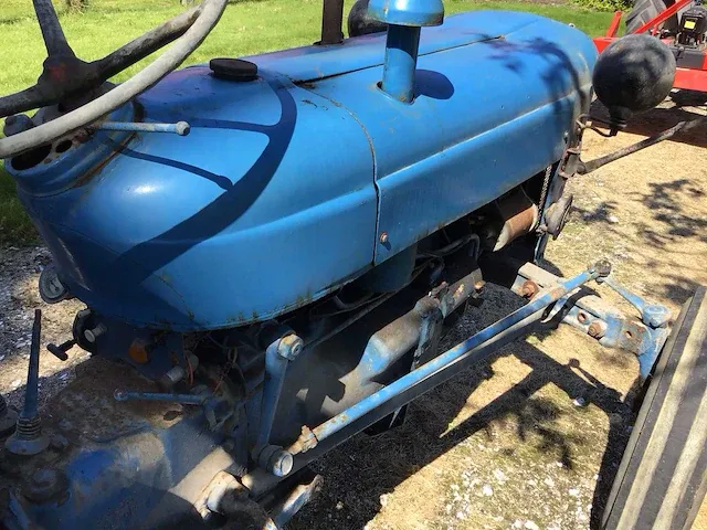 Fordson super dexta oldtimer tractor - afbeelding 2 van  14