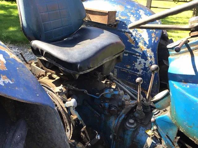 Fordson super dexta oldtimer tractor - afbeelding 3 van  17