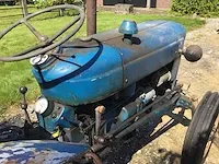 Fordson super dexta oldtimer tractor - afbeelding 4 van  17