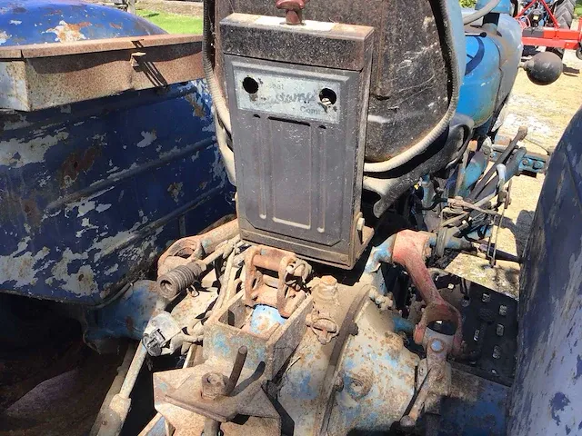 Fordson super dexta oldtimer tractor - afbeelding 5 van  17