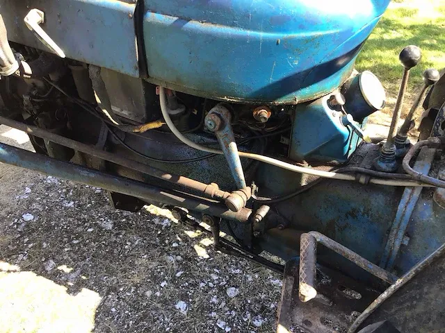 Fordson super dexta oldtimer tractor - afbeelding 6 van  17