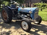 Fordson super dexta oldtimer tractor - afbeelding 15 van  17