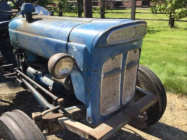 Fordson super dexta oldtimer tractor - afbeelding 16 van  17