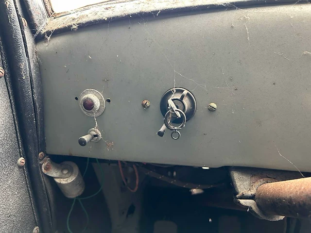 Fordson van - e83w 10cwt - oldtimer - afbeelding 24 van  35