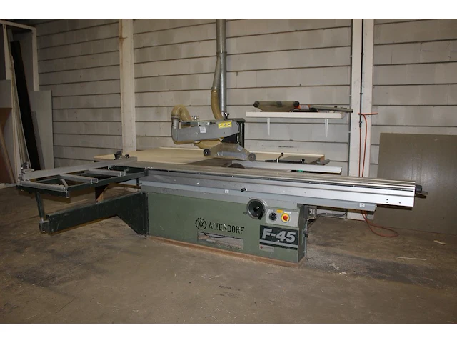 Formaatzaag altendorf type f-45. bouwjaar 1991. machinenummer 91-10-119. maximale doorsnede zaagblad 35 cm. - afbeelding 1 van  3