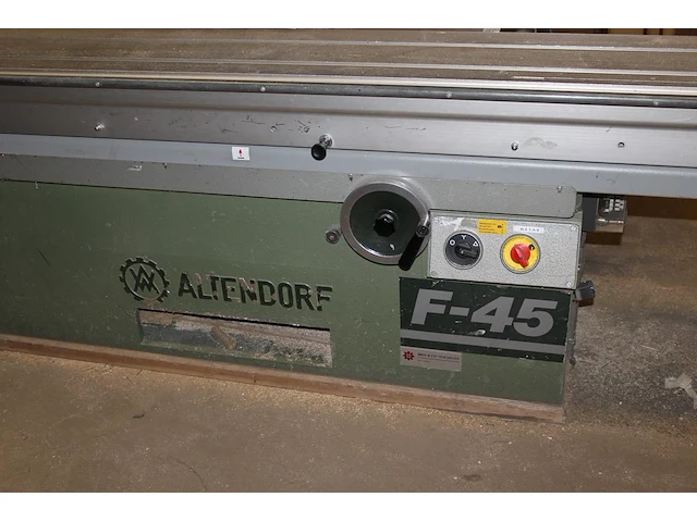Formaatzaag altendorf type f-45. bouwjaar 1991. machinenummer 91-10-119. maximale doorsnede zaagblad 35 cm. - afbeelding 2 van  3