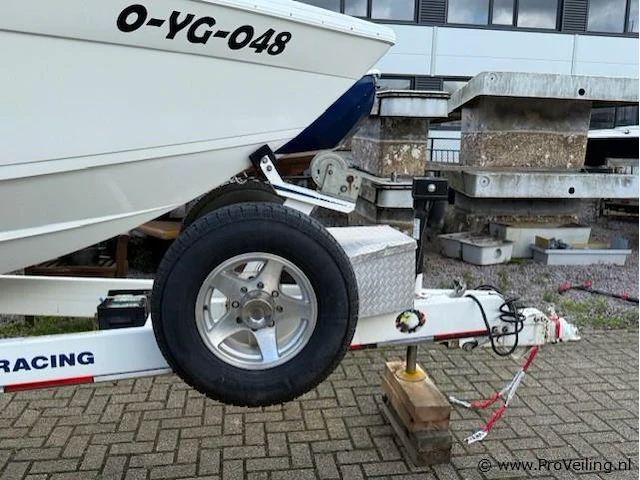 Formula racing offshore power boat, unieke wedstrijd boot - afbeelding 9 van  22