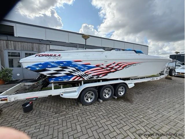 Formula racing offshore power boat, unieke wedstrijd boot - afbeelding 11 van  22