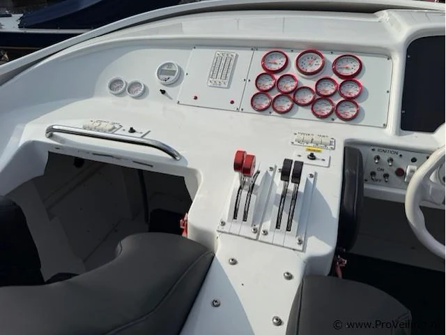 Formula racing offshore power boat, unieke wedstrijd boot - afbeelding 21 van  22