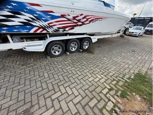 Formula racing offshore power boat, unieke wedstrijdboot - afbeelding 13 van  15