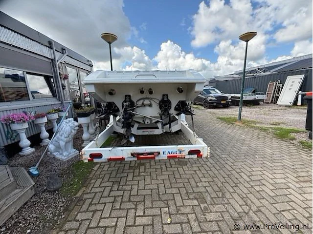 Formula racing offshore power boat, unieke wedstrijdboot - afbeelding 14 van  15