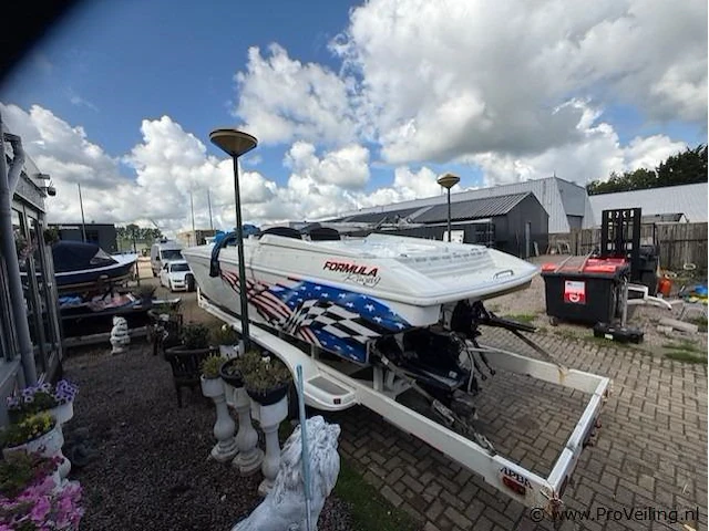 Formula racing offshore power boat, unieke wedstrijdboot - afbeelding 4 van  15