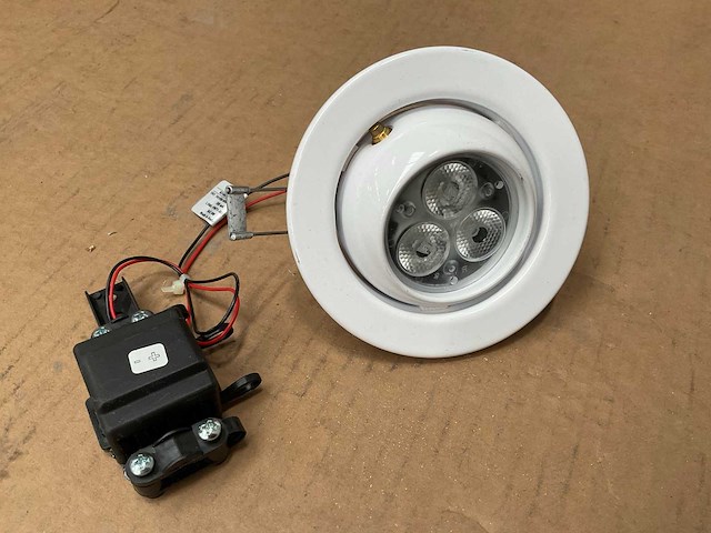 Fosnova led 3x2,5w (18x) - afbeelding 1 van  4