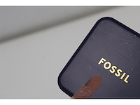 Fossil heritage crest goudkleurige roestvrijstalen oorknopjes voor dames jf04532710 - afbeelding 3 van  3
