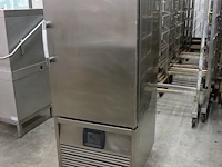 Foster - afbeelding 1 van  6
