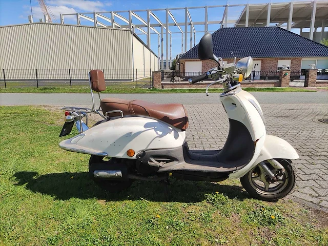 Fosti - scooter - afbeelding 9 van  12