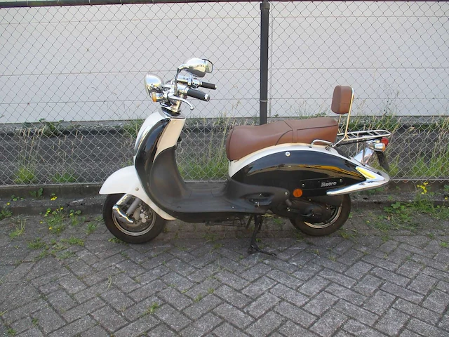 Fosti - snorscooter - grande retro ft50qte - scooter - afbeelding 1 van  11