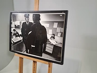 Foto afbeelding in lijst, voorstelling politiebureau warmoesstraatr, peter martens - afbeelding 2 van  7
