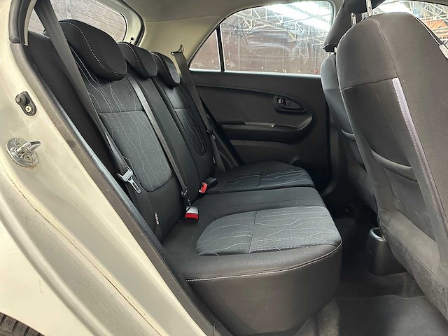 Foto! kia picanto 1.0 cvvt comfort p. 69pk 2012, 70-xtk-1 - afbeelding 24 van  34