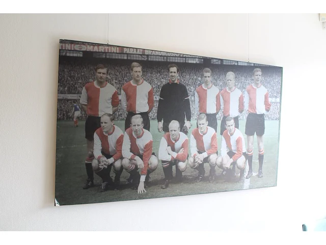 Foto op hout feijenoord. afmeting 185 x 102 cm. vermoedelijk elftal foto uit het kampioensjaar 1961. - afbeelding 1 van  3
