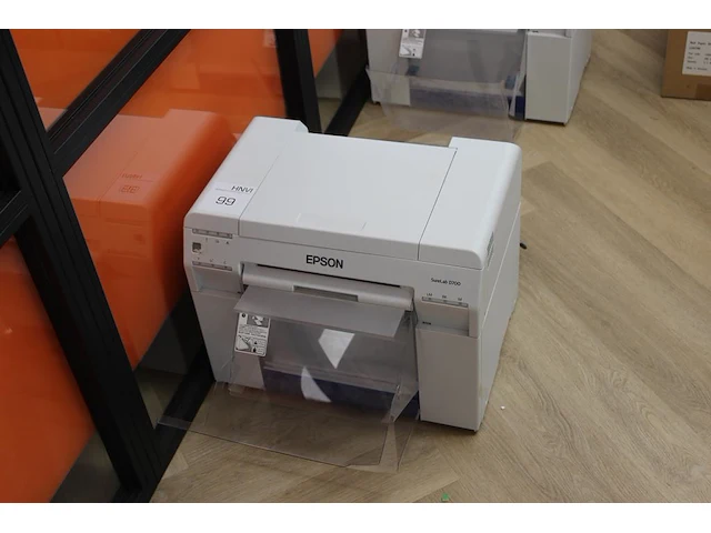 Fotoprinter epson surelab d700 voor afdrukken van 10 x 8 cm tot 21 x 100 cm. - afbeelding 1 van  3