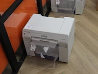 Fotoprinter epson surelab d700 voor afdrukken van 10 x 8 cm tot 21 x 100 cm. - afbeelding 1 van  3