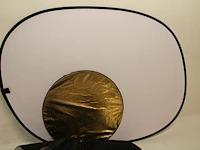 Fotostudio gerelateerde producten waaronder softboxen, parapluboxen, statief, fotodoek en reflectieschermen. - afbeelding 4 van  4