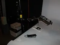 Fotostudio opgebouwd uit twee falcon eyes auto pole model ap-3500h ( staanders ), verrijdbare fototafel met... - afbeelding 4 van  5
