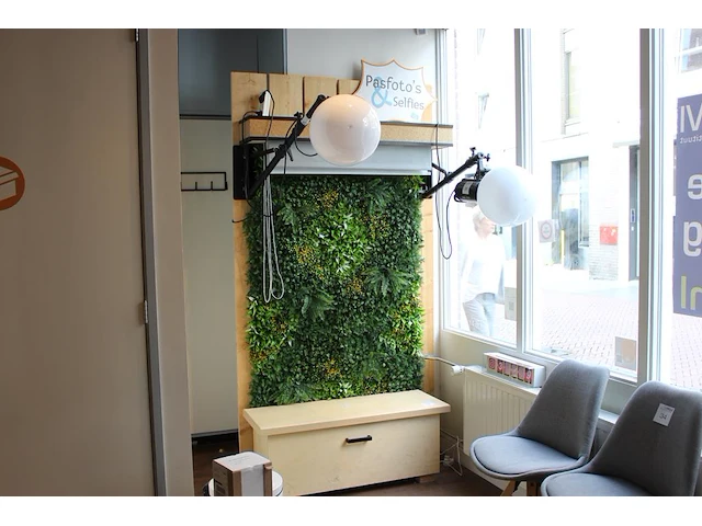 Fotowand met bank en diverse achterwand kleuren afm. 125 x 232 cm. let op exclusief flitslampen. - afbeelding 1 van  3