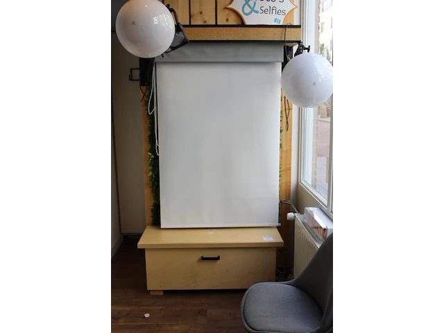 Fotowand met bank en diverse achterwand kleuren afm. 125 x 232 cm. let op exclusief flitslampen. - afbeelding 3 van  3