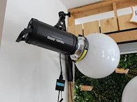 Fotowand met bank en diverse kleuren uitschuifbare achterwanden 125 x 232 cm met twee flitslampen mettle 60... - afbeelding 4 van  6
