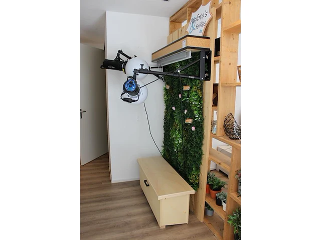 Fotowand met bank en diverse kleuren uitschuifbare achterwanden 125 x 232 cm met twee flitslampen mettle 60... - afbeelding 5 van  6