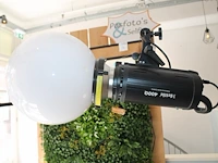 Fotowand met bank en diverse kleuren uitschuifbare achterwanden 125 x 232 cm met twee flitslampen mettle 60... - afbeelding 4 van  5