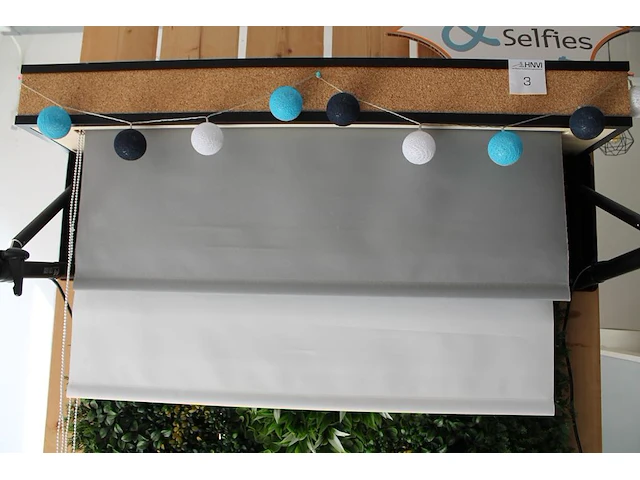 Fotowand met bank en diverse kleuren uitschuifbare achterwanden 125 x 232 cm met twee flitslampen mettle 60... - afbeelding 5 van  5