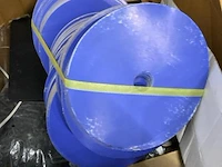Fournituren rollen dun elastiek schijven knopen enz. - 2 dozen - afbeelding 2 van  4