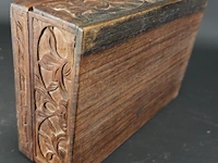 Fraai bestoken antieke houten kist - afbeelding 5 van  5