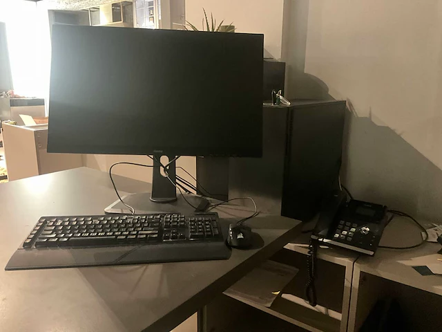 Fractal f1-ca-def-rnc bk desktop met monitor - afbeelding 1 van  7