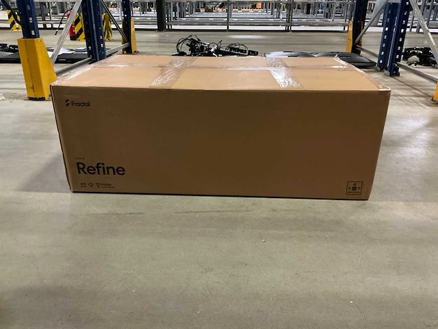 Fractal refine chair dark fabric - afbeelding 1 van  3