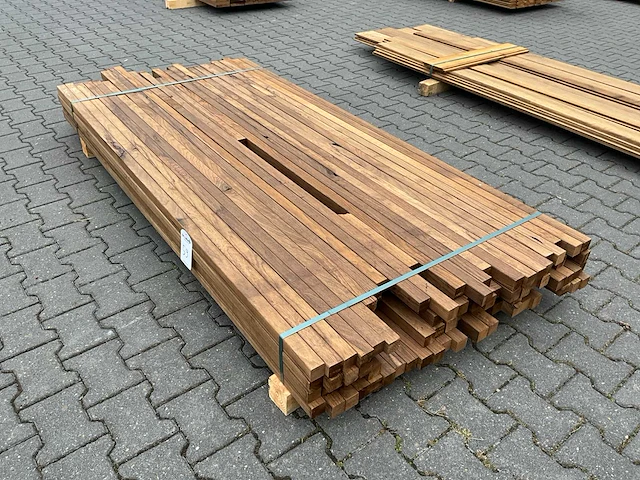 Frake gevelbekleding geschaafd (2150x40x40mm) (90x) - afbeelding 1 van  4