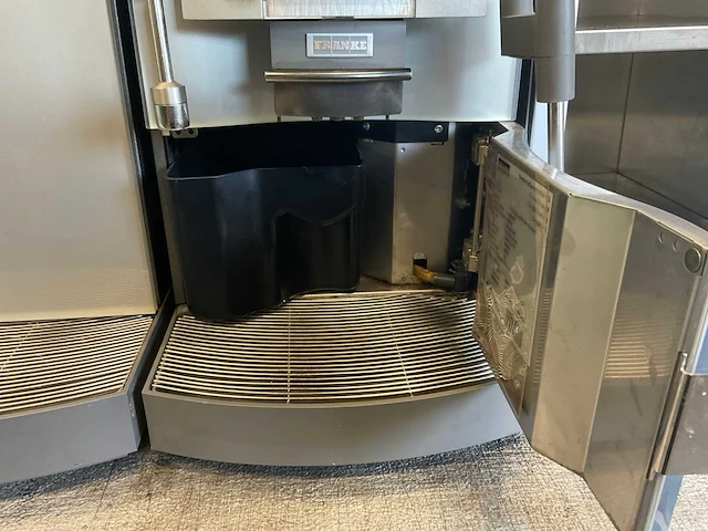 Franke spectra s koffiemachine + melkkoeler + kopjeswarmer - afbeelding 14 van  16