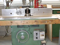 Freesbank kamro. vermoedelijk type 38788. afmeting 100 cm x 110 cm x 155 cm. met aan- en afvoer rollenbank - afbeelding 2 van  4