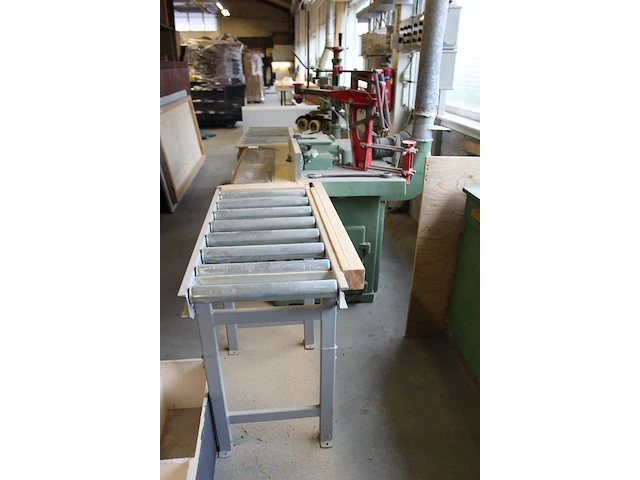 Freesbank kamro. vermoedelijk type 38788. afmeting 100 cm x 110 cm x 155 cm. met aan- en afvoer rollenbank - afbeelding 4 van  4